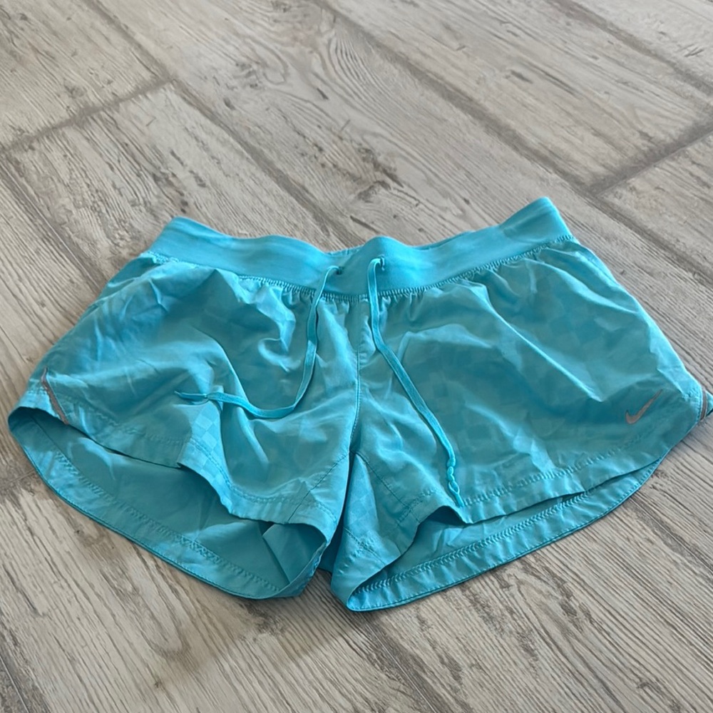 Nike shorts size medium